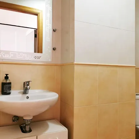 Holiday home Global Properties, Tranquilo Y Comodo Adosado En *