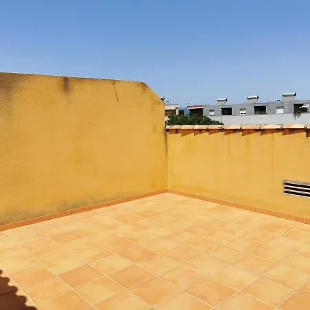 Holiday home Global Properties, Tranquilo Y Comodo Adosado En