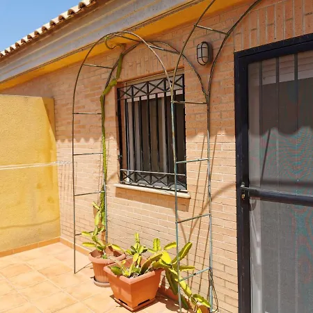 Holiday home Global Properties, Tranquilo Y Comodo Adosado En