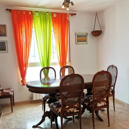 Holiday home Global Properties, Tranquilo Y Comodo Adosado En